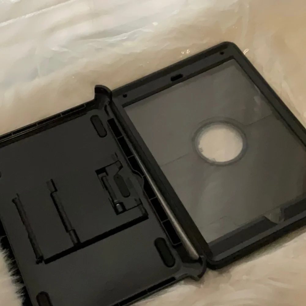 OtterBox Sleek Black Tablet Case